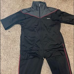 This is the women Reebok sweatsuit it comes, In a size L it good for going out.